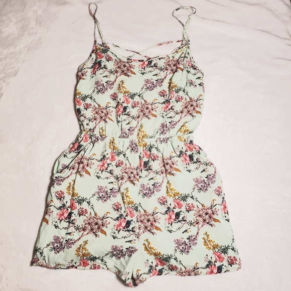 Divided Pants - Floral Romper with Pockets